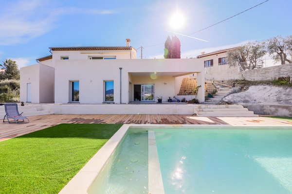 Location de maisons avec piscine à Nice : Vivez un séjour de rêve sur la Côte d'Azur