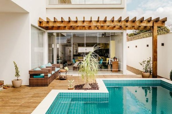 Quels sont les critères à prendre en compte pour acheter une maison avec piscine à Bidart ?
