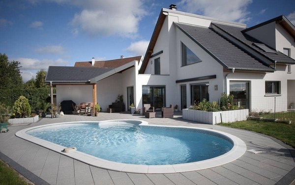 5 raisons pour lesquelles investir dans une maison avec piscine vaut le coup